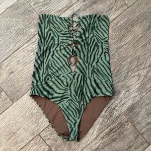 ACACIA Bronx One Piece in Savanna